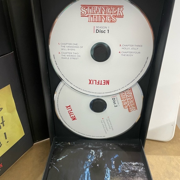 Stranger Things season 1 dvd & Blu-ray - Picture 5 of 6